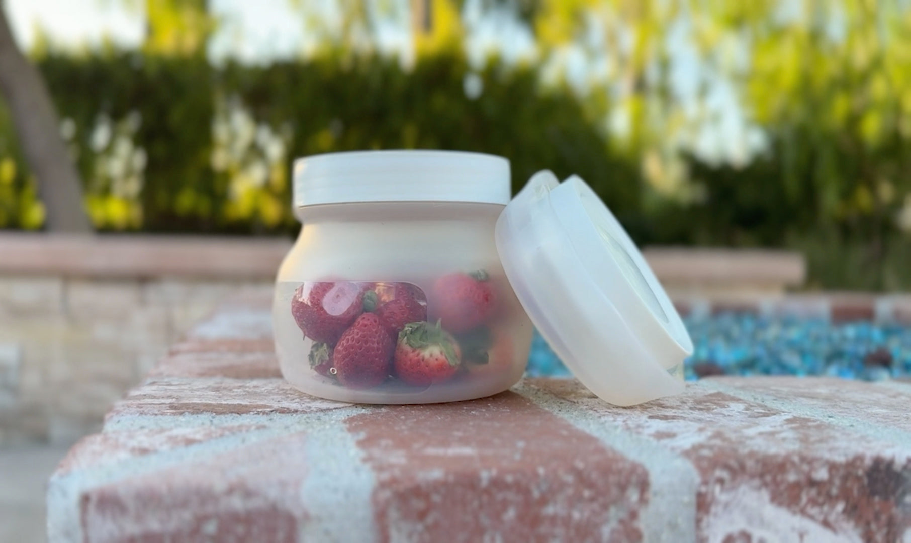 Product overview of collapsible silicone jars